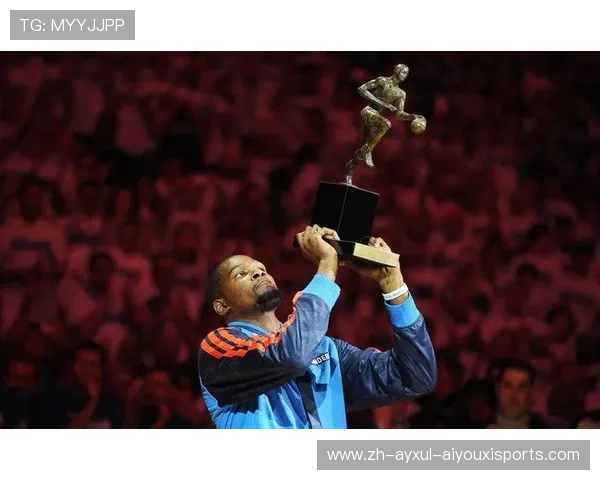 杜兰特在雷霆与勇士期间多次斩获得分王与总冠军荣誉